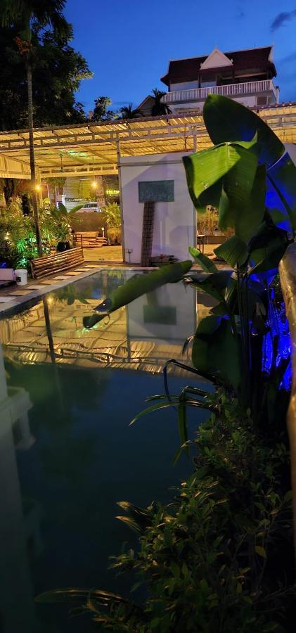 Retro Quarter Mb Hostel Siem Reap Exterior photo